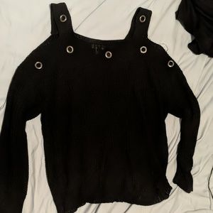 Black mesh peeping shoulder top